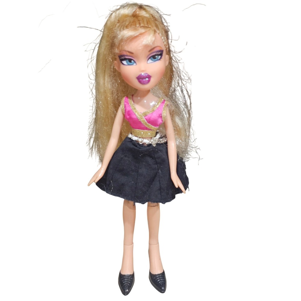 Bratz Cloe Doll 2001 MGA Entertainment Blonde Blue Eye Pink Gold Top Black Skirt